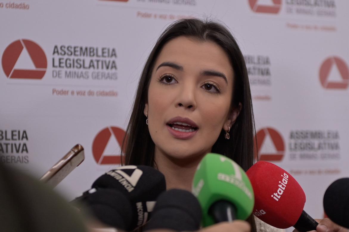 Prestando contas à imprensa e aos mineiros